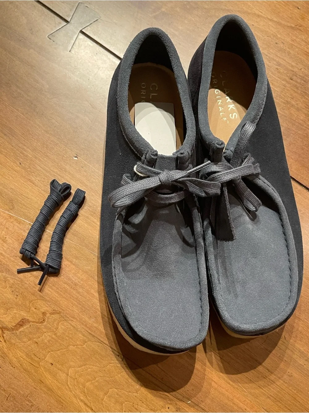 Clarks Men’s Blue/Charcoal Suede Chukka Wallabee Lace Shoes